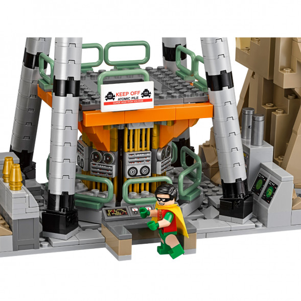 Конструктор LEGO Коллекционные наборы 76052 Логово Бэтмена в Комсомольске-на-Амуре
