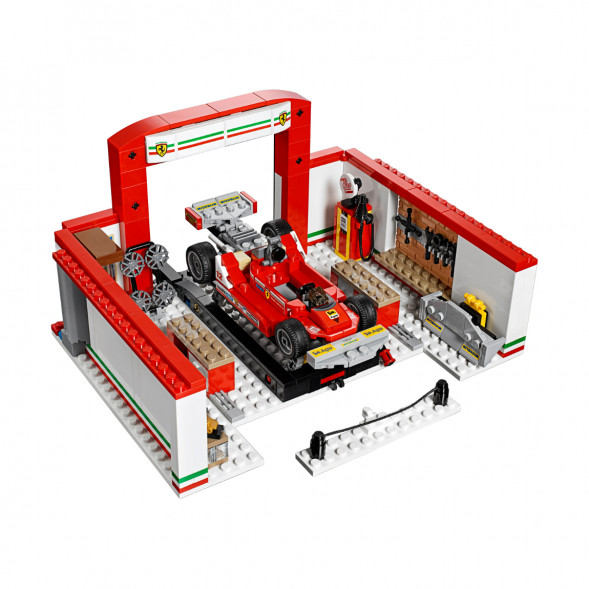 Конструктор LEGO Speed Champions 75889 Гараж Ferrari в Комсомольске-на-Амуре