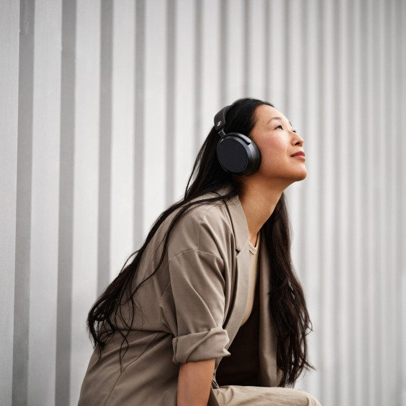 Беспроводные наушники Sennheiser Momentum 4 Wireless, Graphite в Комсомольске-на-Амуре